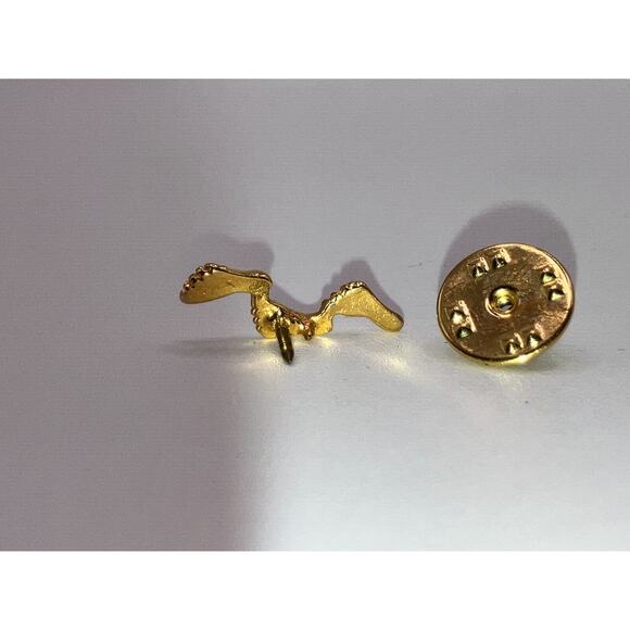 Gold-Tone "Footprints In The Sand" Hat, Lapel Pin! - Picture 10 of 11